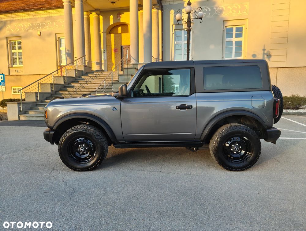 Ford Bronco - 12
