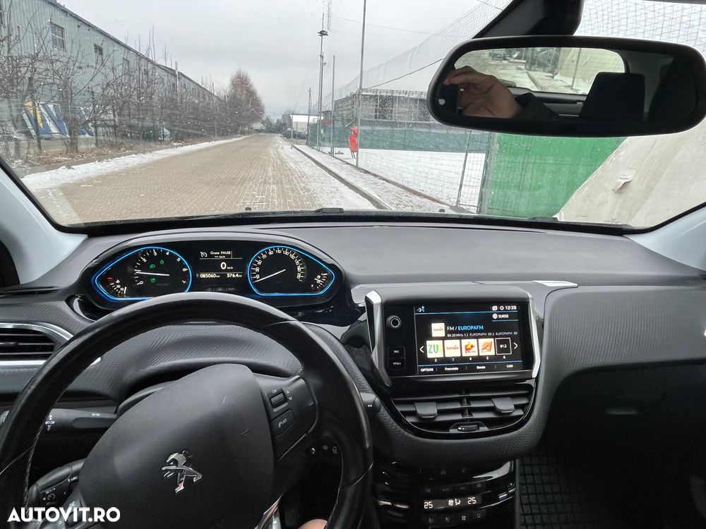 Peugeot 2008 1.2 PureTech Turbo S&S Allure - 6