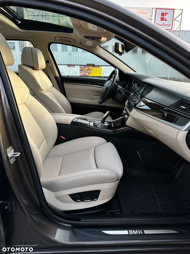 BMW Seria 5 528i xDrive Sport-Aut - 23