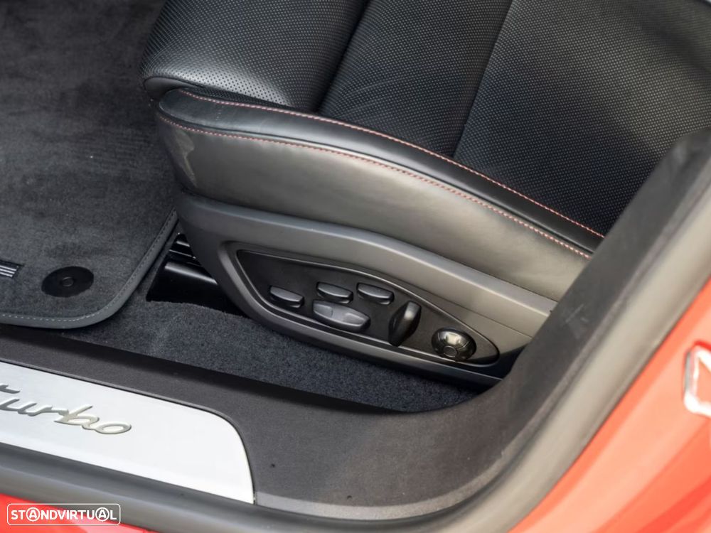 Porsche Taycan Sport Turismo - 20