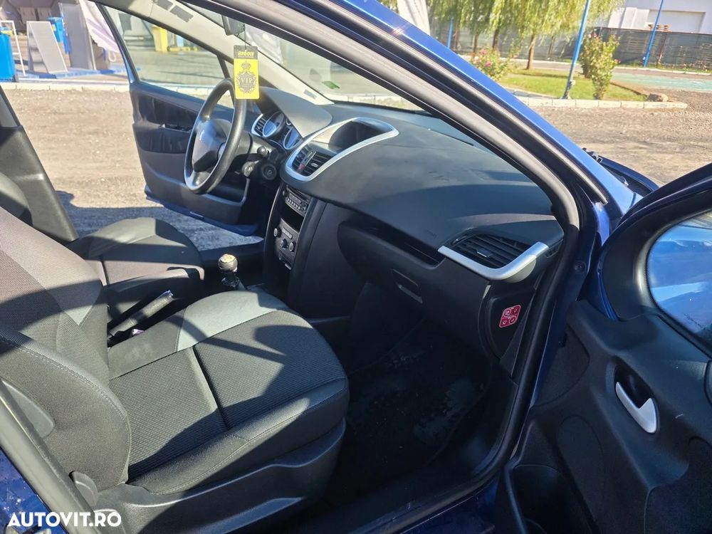 Peugeot 207 - 16