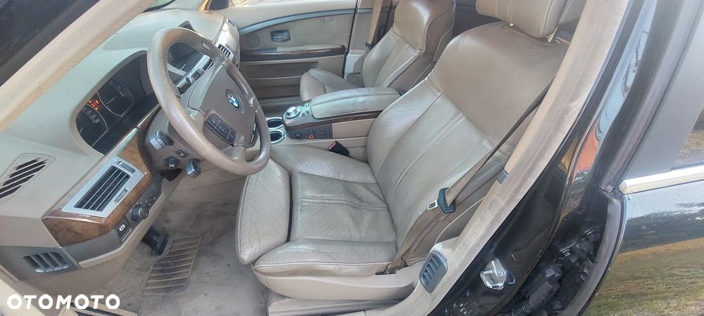 BMW Seria 7 745i - 9