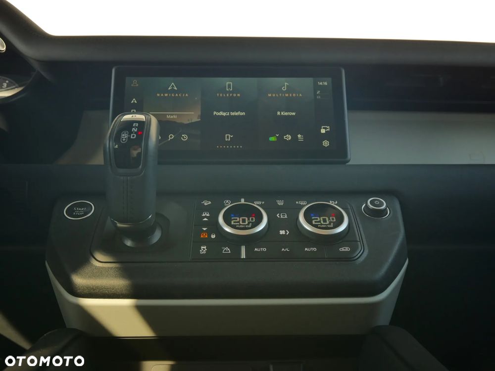 Land Rover Defender - 30