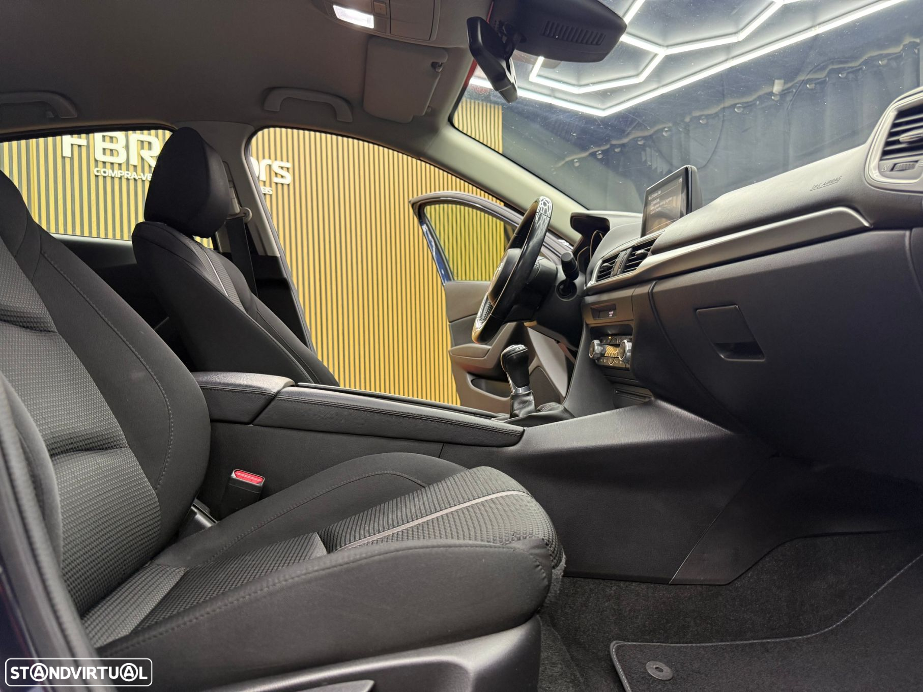 Mazda 3 1.5 Sky-D Excellence Navi - 33