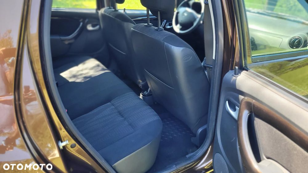 Dacia Duster 1.6 Laureate 4x4 - 16