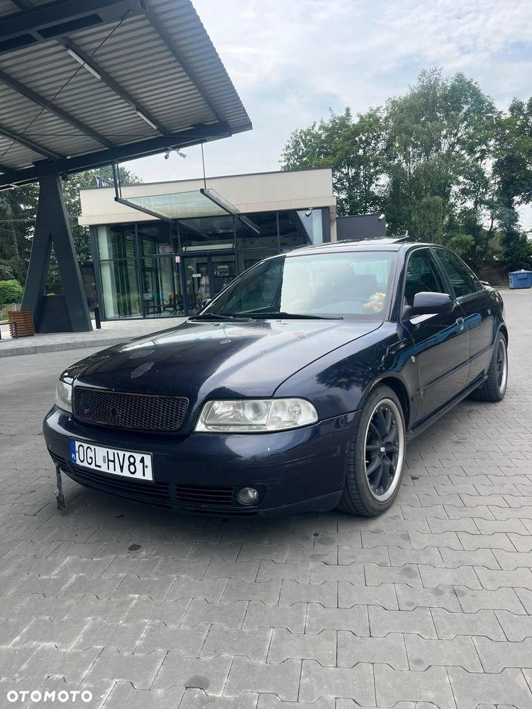 Audi A4 Limousine - 1