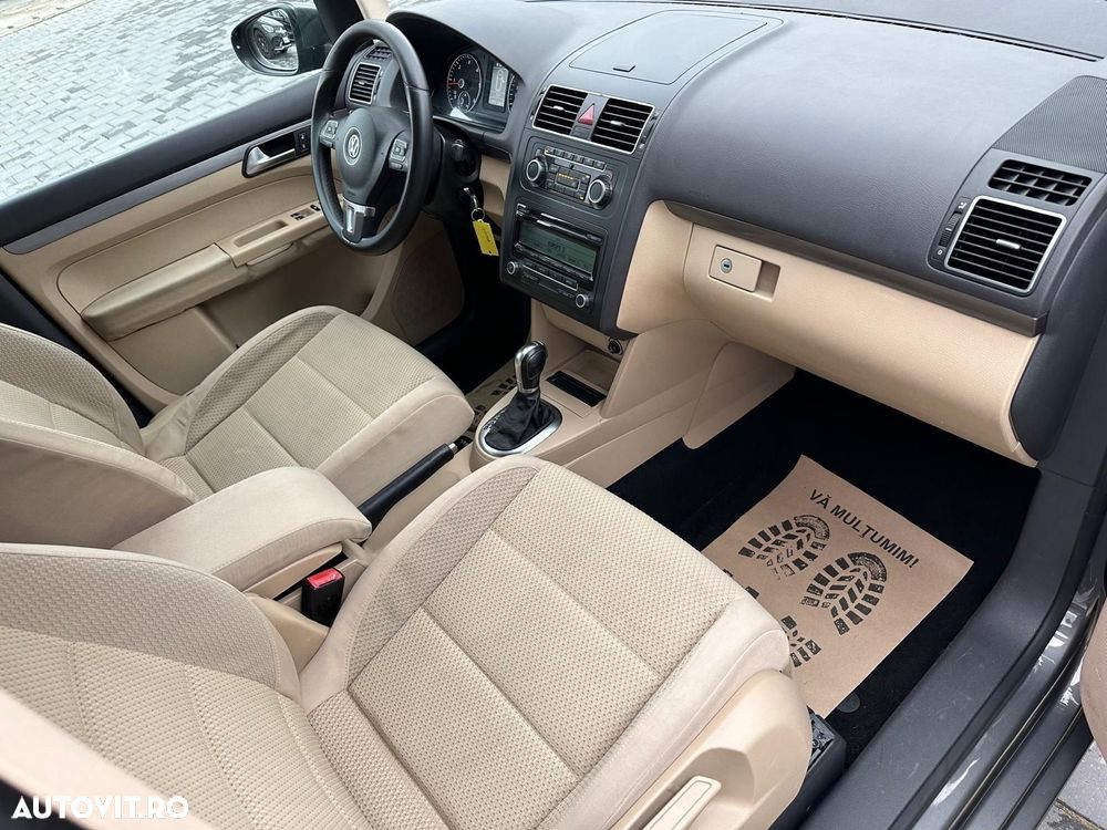 Volkswagen Touran - 10