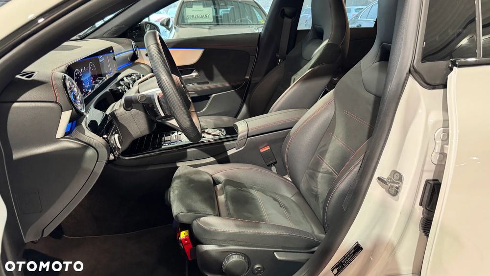 Mercedes-Benz CLA 200 AMG Line 7G-DCT - 14