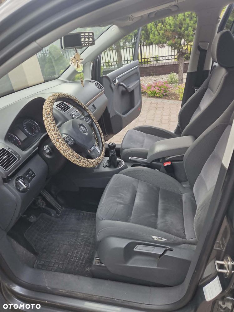 Volkswagen Touran 2.0 TDI DPF Highline - 3