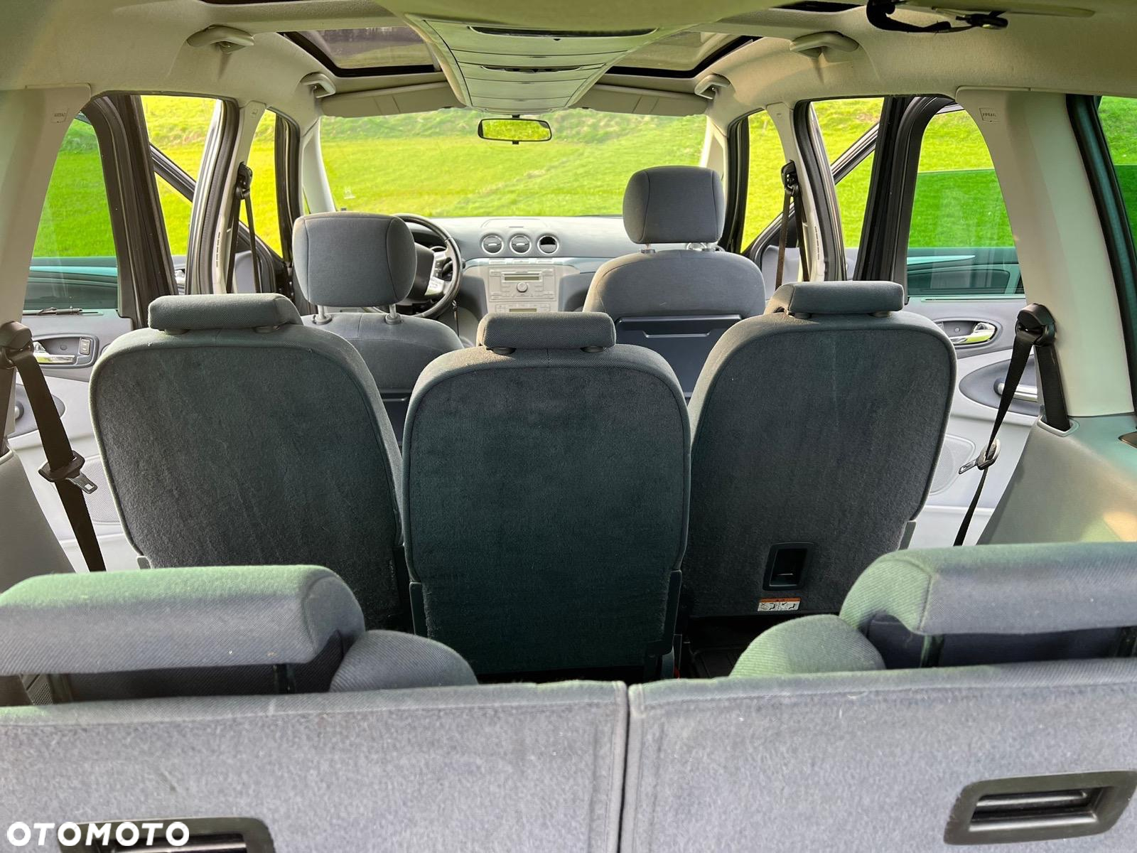 Ford Galaxy - 25
