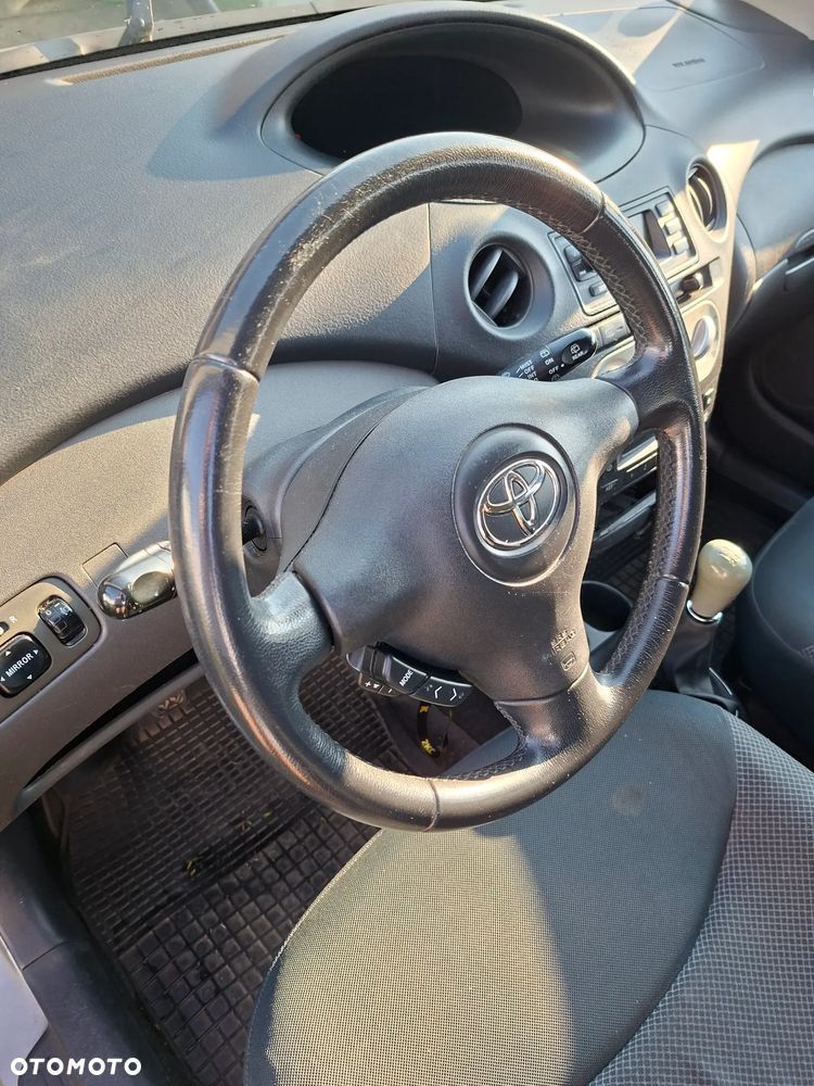 Toyota Yaris 1.4 D-4D - 11
