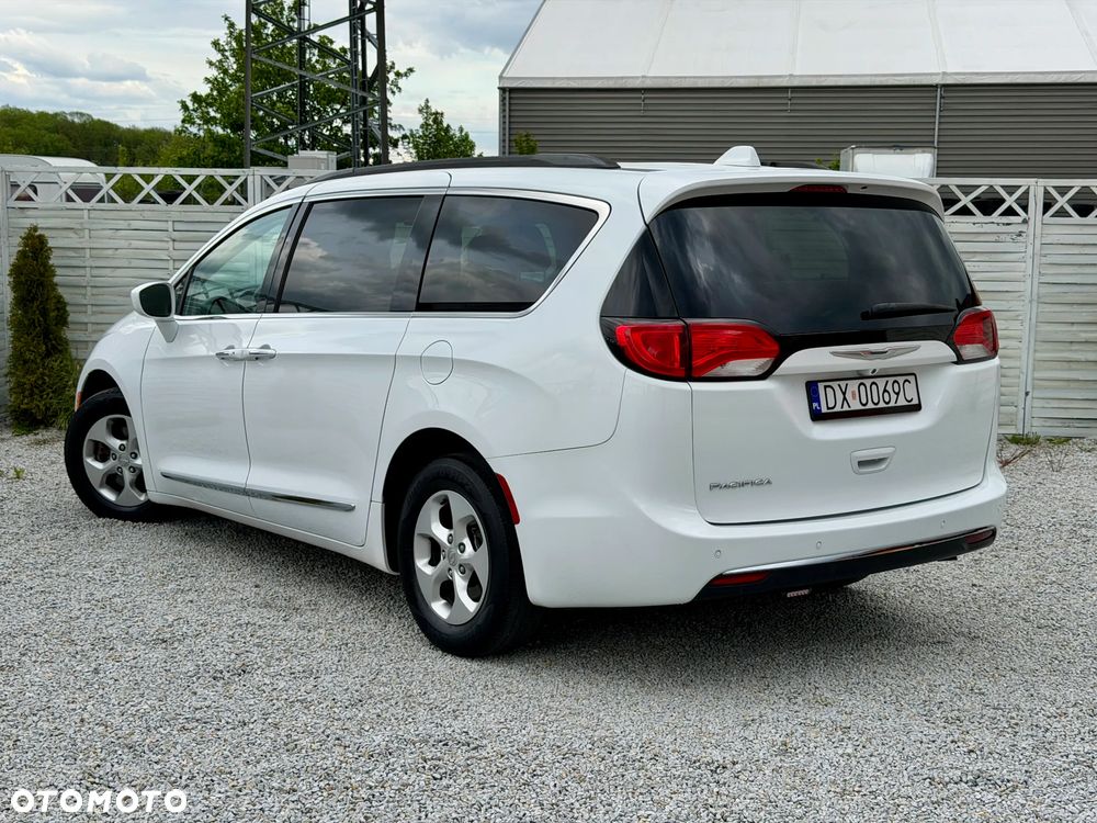 Chrysler Pacifica - 2