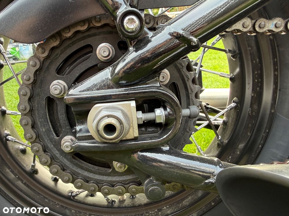 Triumph Bonneville Bobber - 8