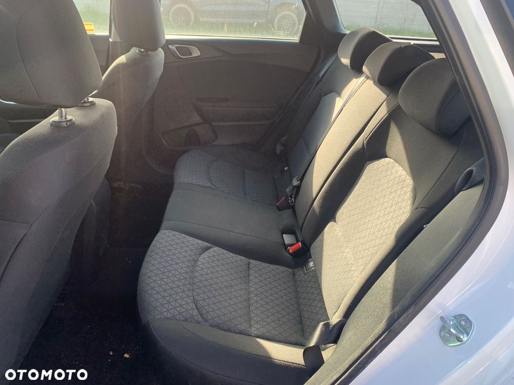 Kia Ceed - 16