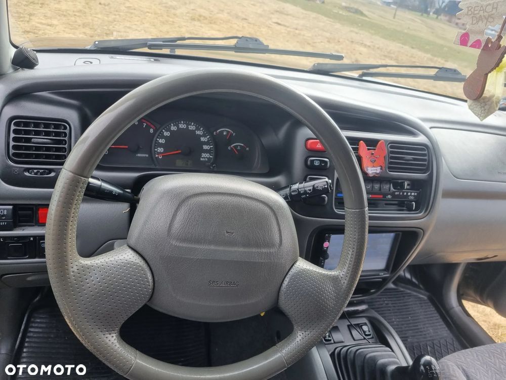 Suzuki Grand Vitara 2.5 V6 - 8