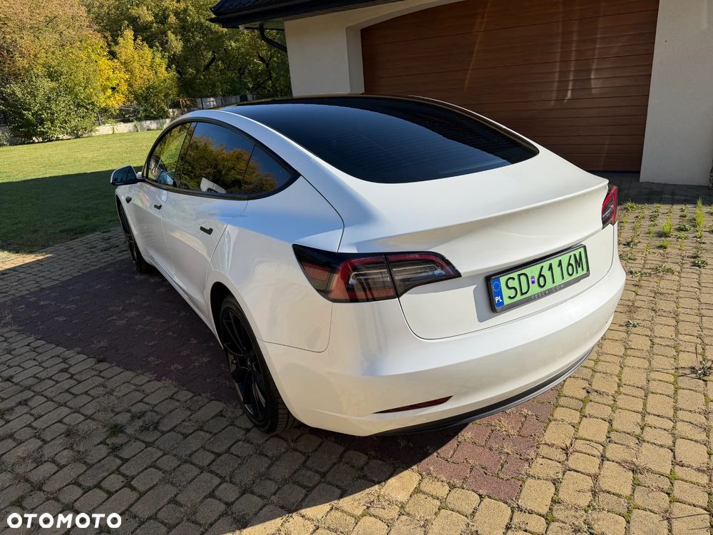 Tesla Model 3 - 4