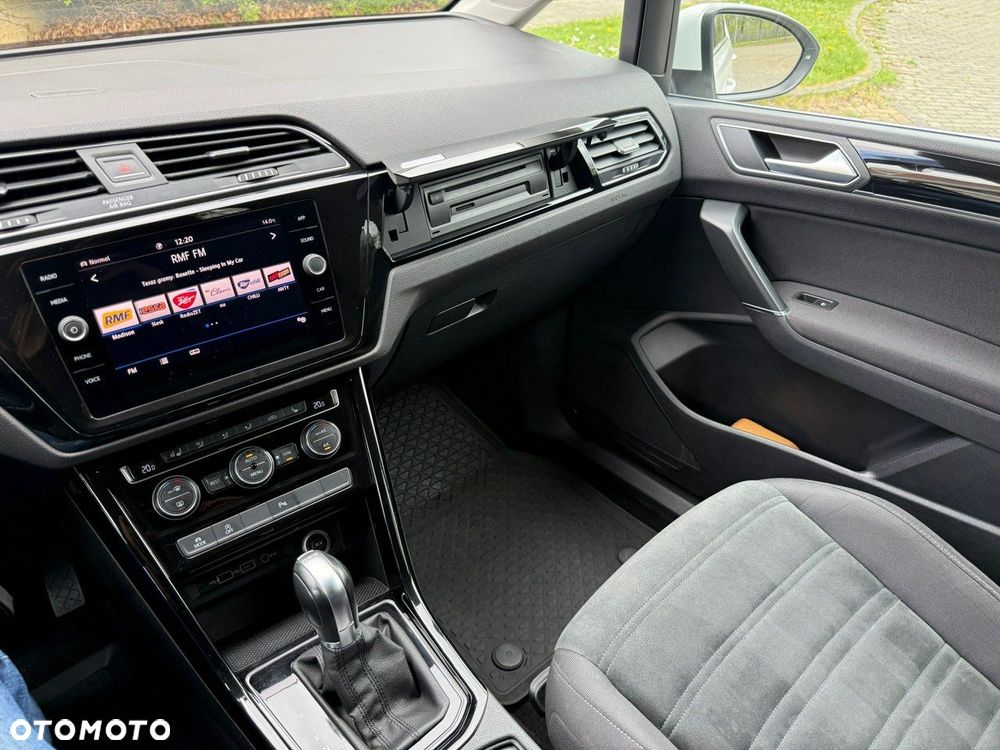 Volkswagen Touran - 17