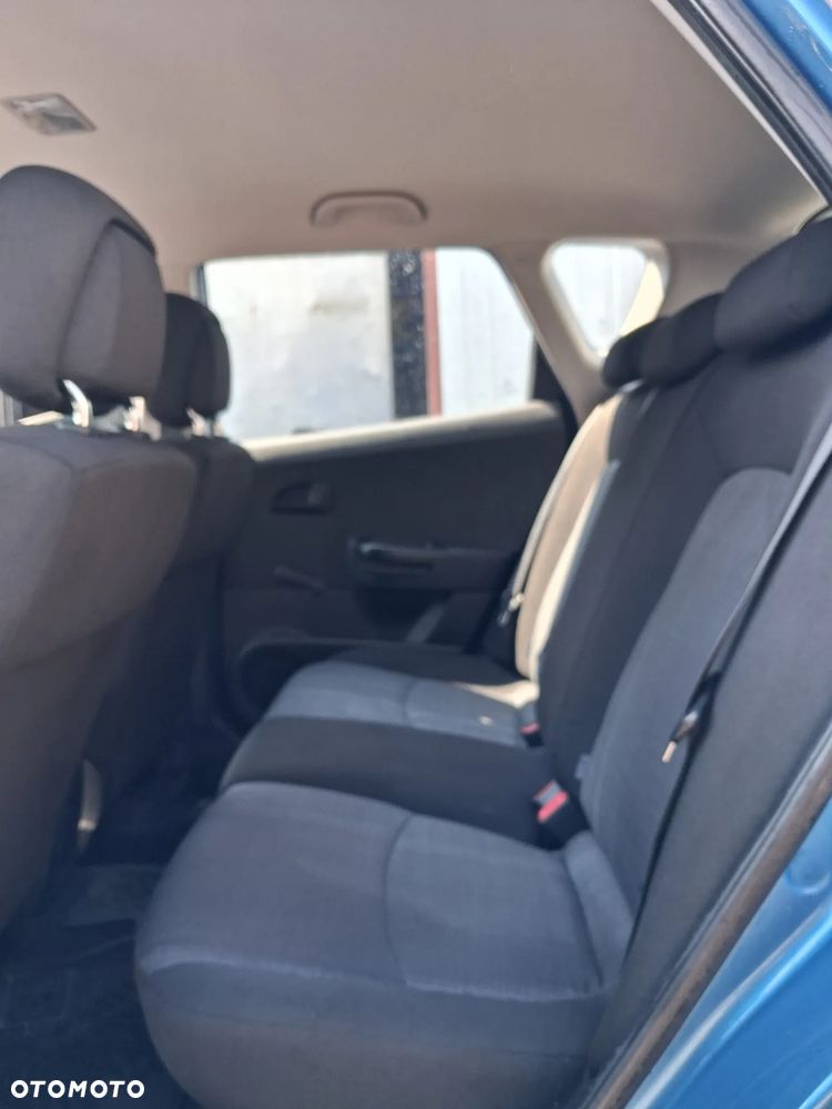 Kia Ceed - 11