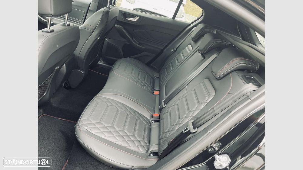 Ford Focus 1.0 EcoBoost MHEV ST-Line X - 11