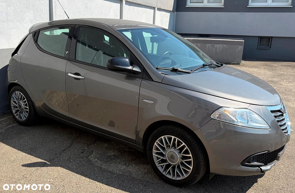 Lancia Ypsilon 1.2 8V Gold - 31