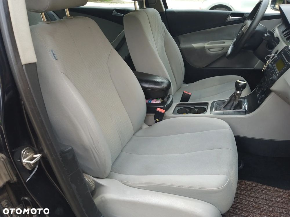 Volkswagen Passat 1.9 TDI Comfortline - 22