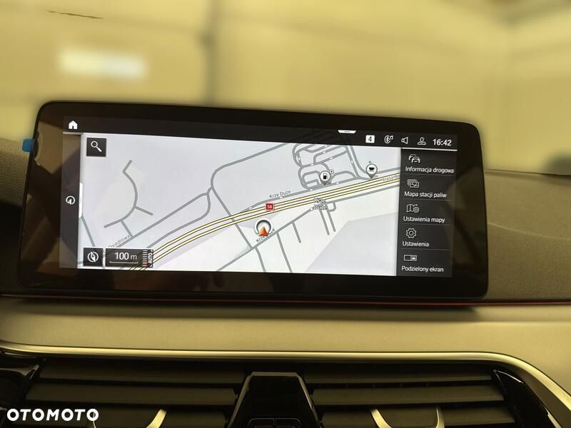 BMW Seria 5 520i mHEV - 16