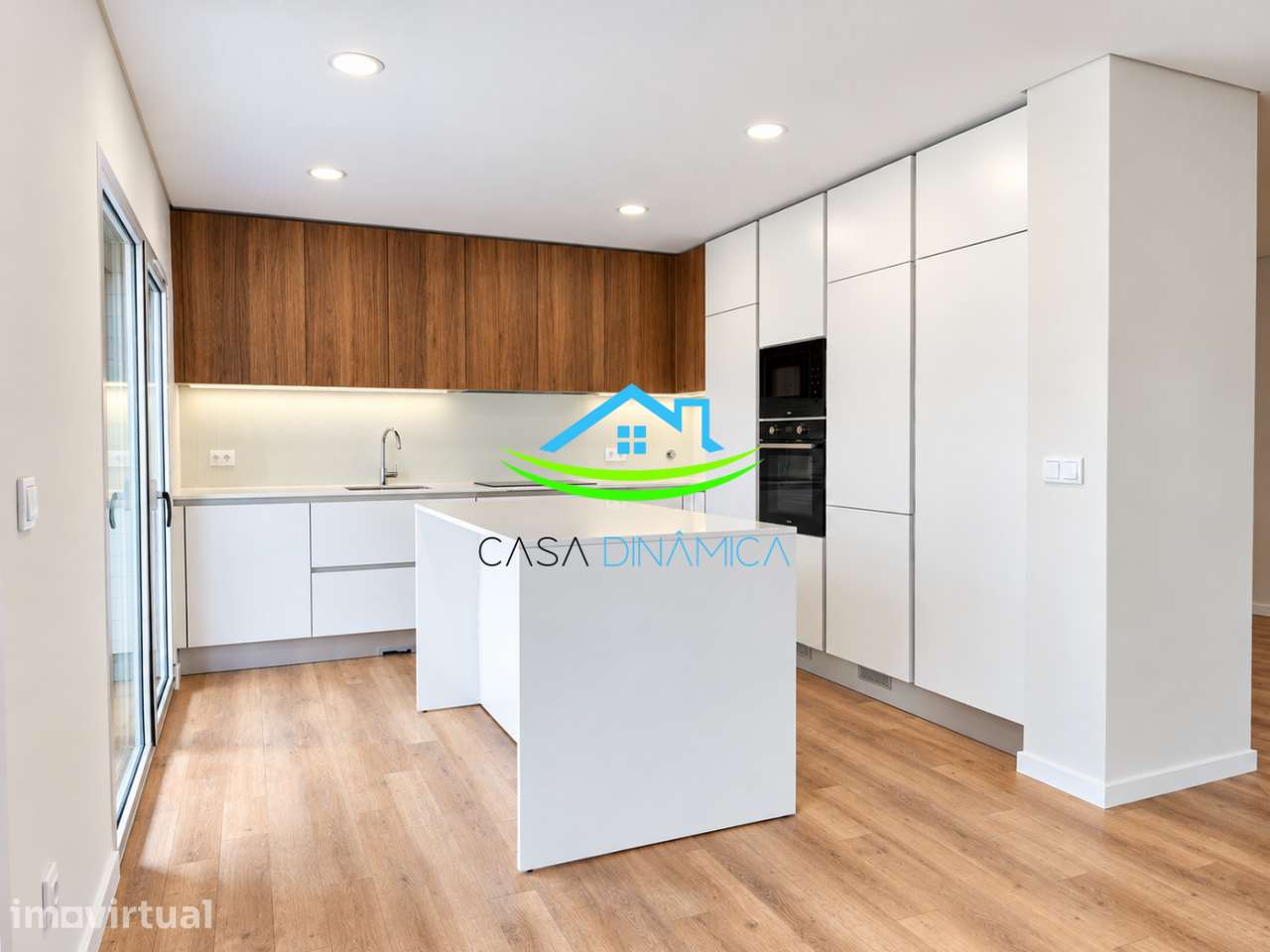 Apartamento T3 com Garagem Fechada e Varanda - Grande imagem: 2/36
