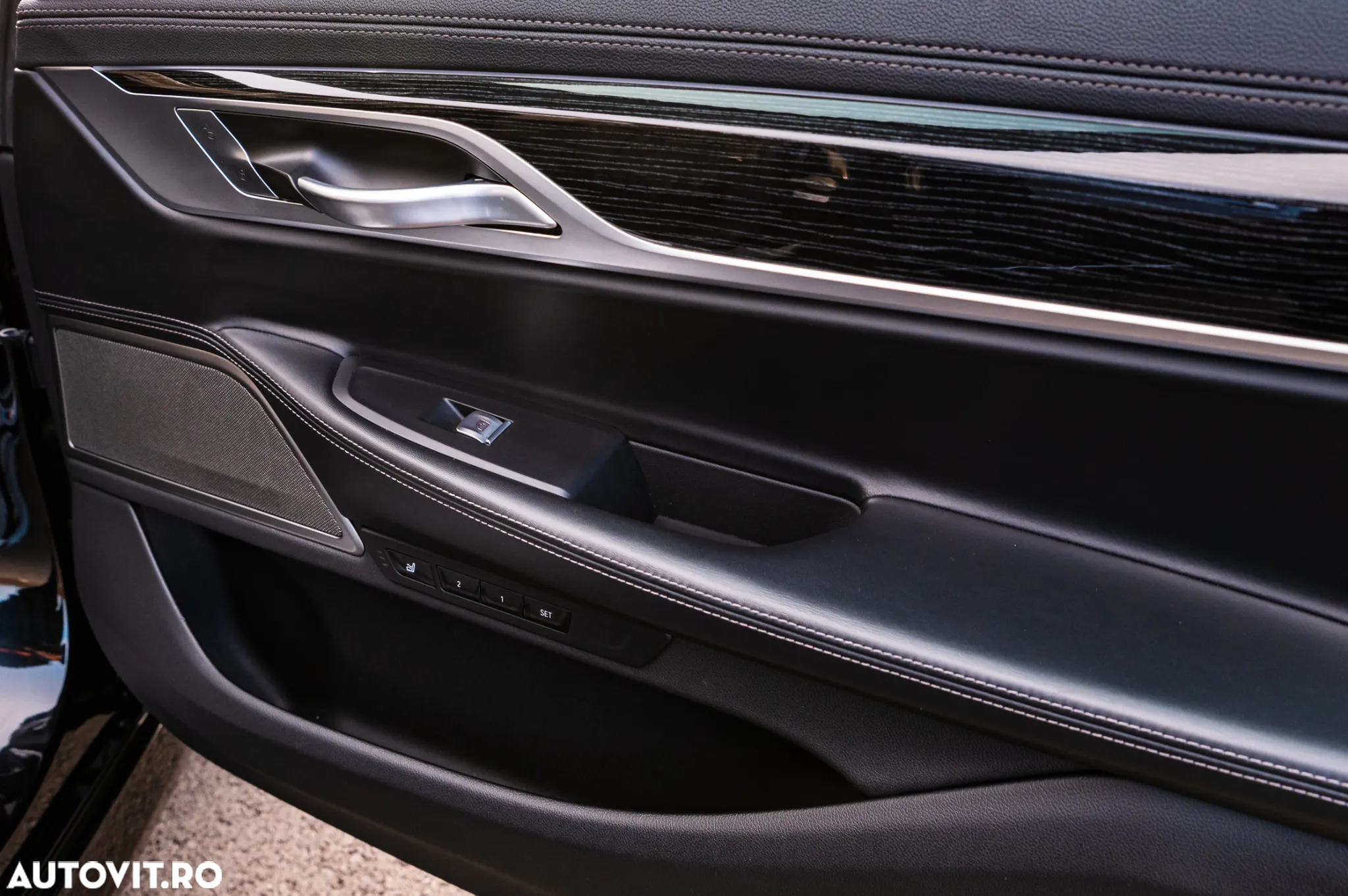 BMW Seria 7 740d xDrive MHEV - 33