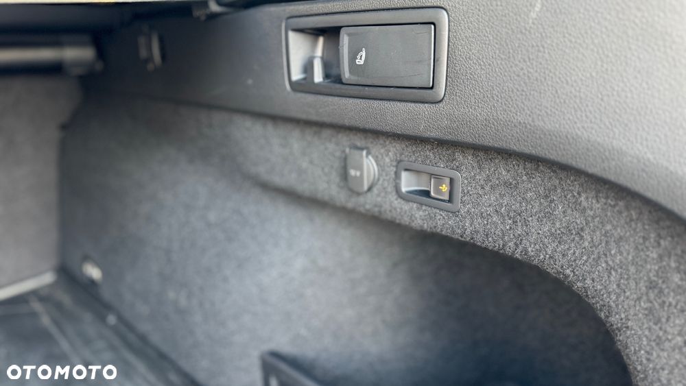 Volkswagen Passat 2.0 TDI SCR DSG Elegance - 29