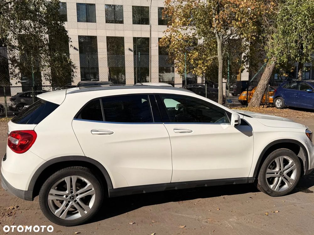 Mercedes-Benz GLA - 2