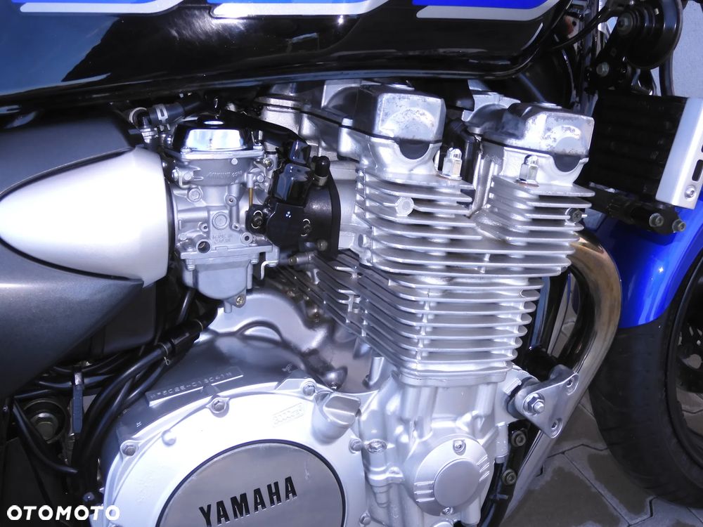 Yamaha XJR - 22