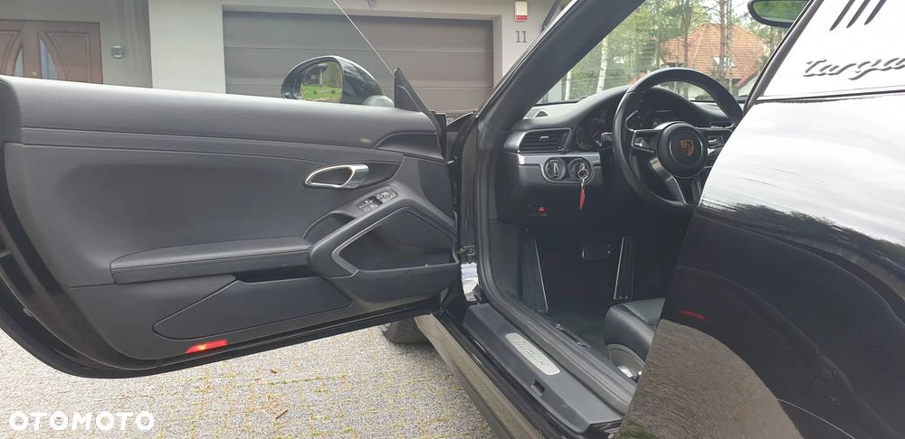 Porsche 911 Targa 4 PDK - 18