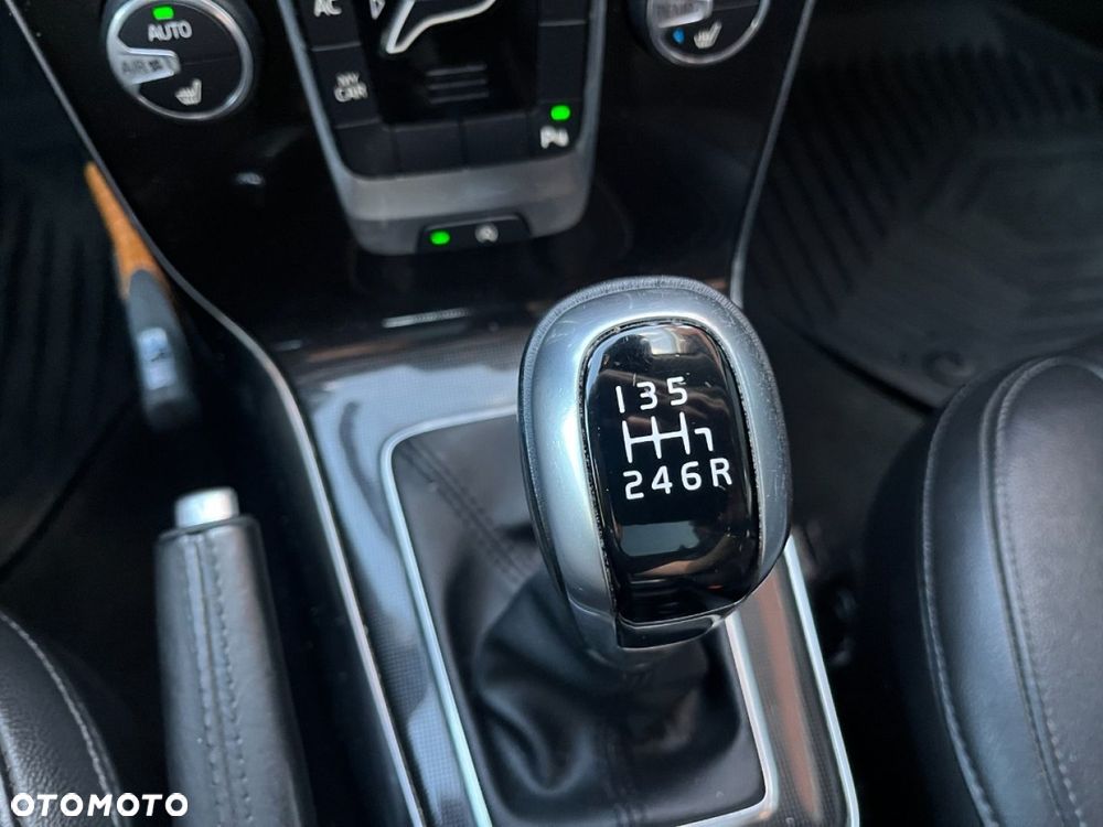 Volvo V40 D2 Inscription - 15