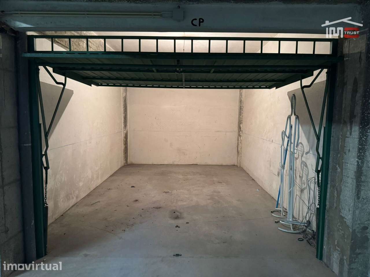 Garagem fechada no centro de Fátima - Grande imagem: 2/8