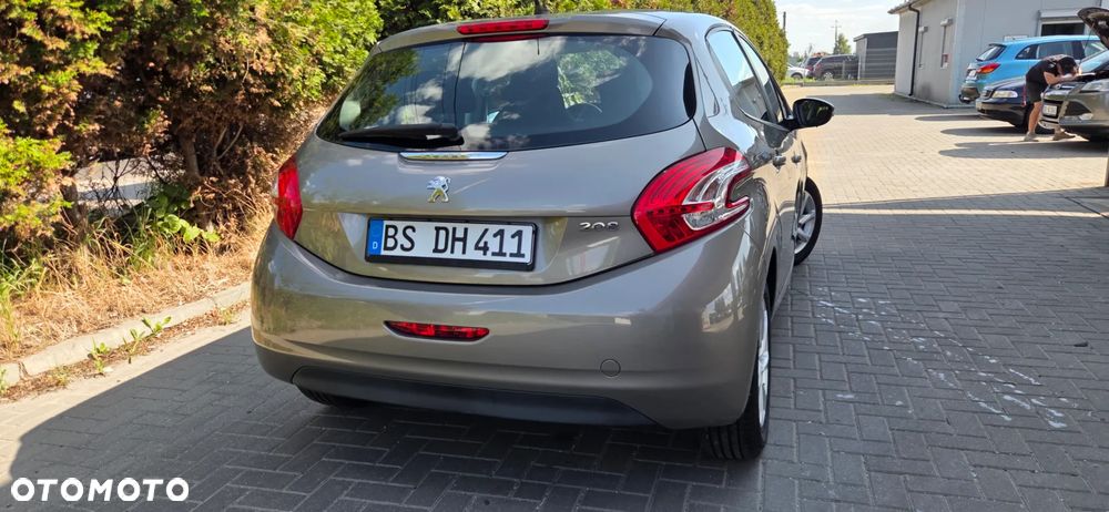 Peugeot 208 - 12
