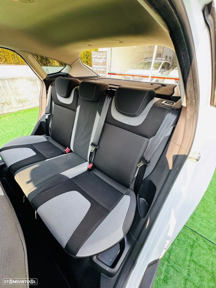 Ford Focus 1.0 EcoBoost S&S Champions Edition - 25