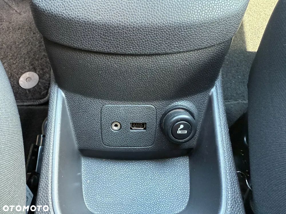 Ford Fiesta - 25