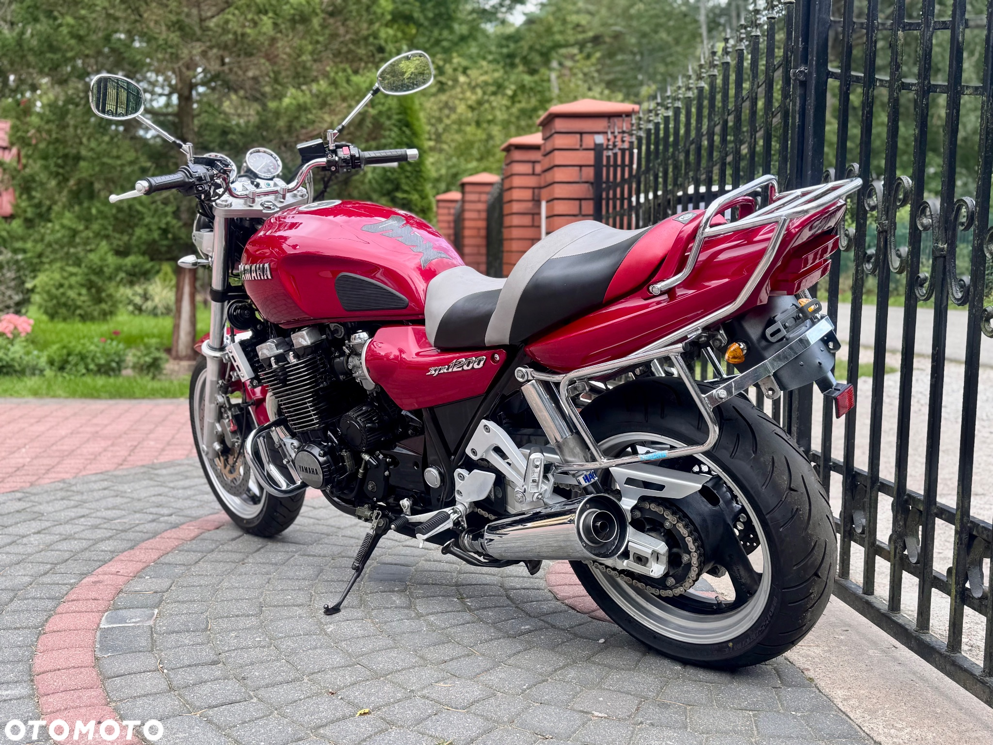 Yamaha XJR - 9