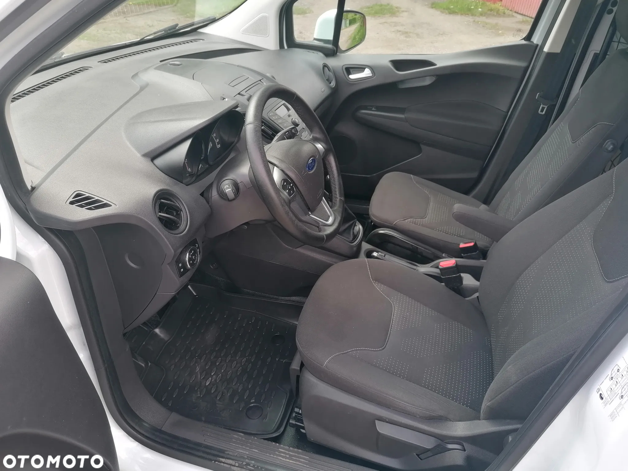Ford Transit Courier - 9
