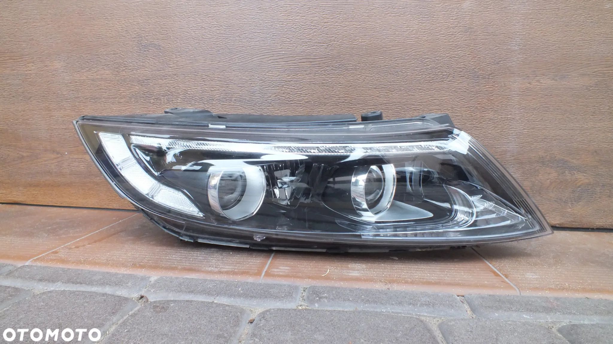 Xenon prawy Kia Optima III - 1