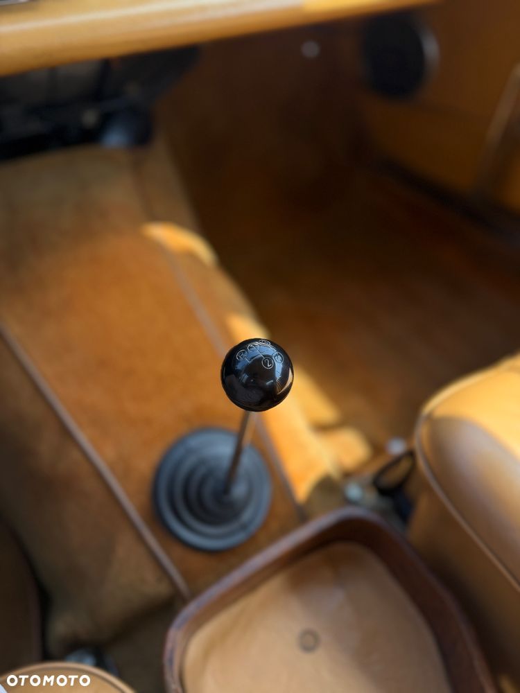 Mercedes-Benz 280 - 33
