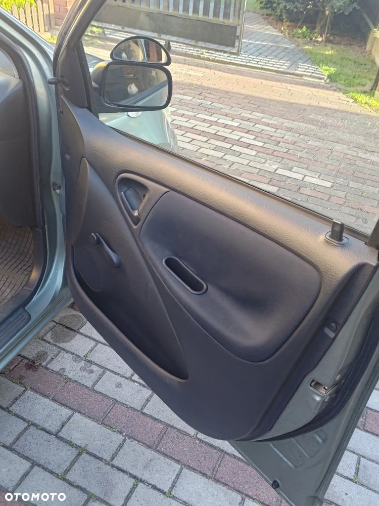 Toyota Yaris 1.0 Base - 12