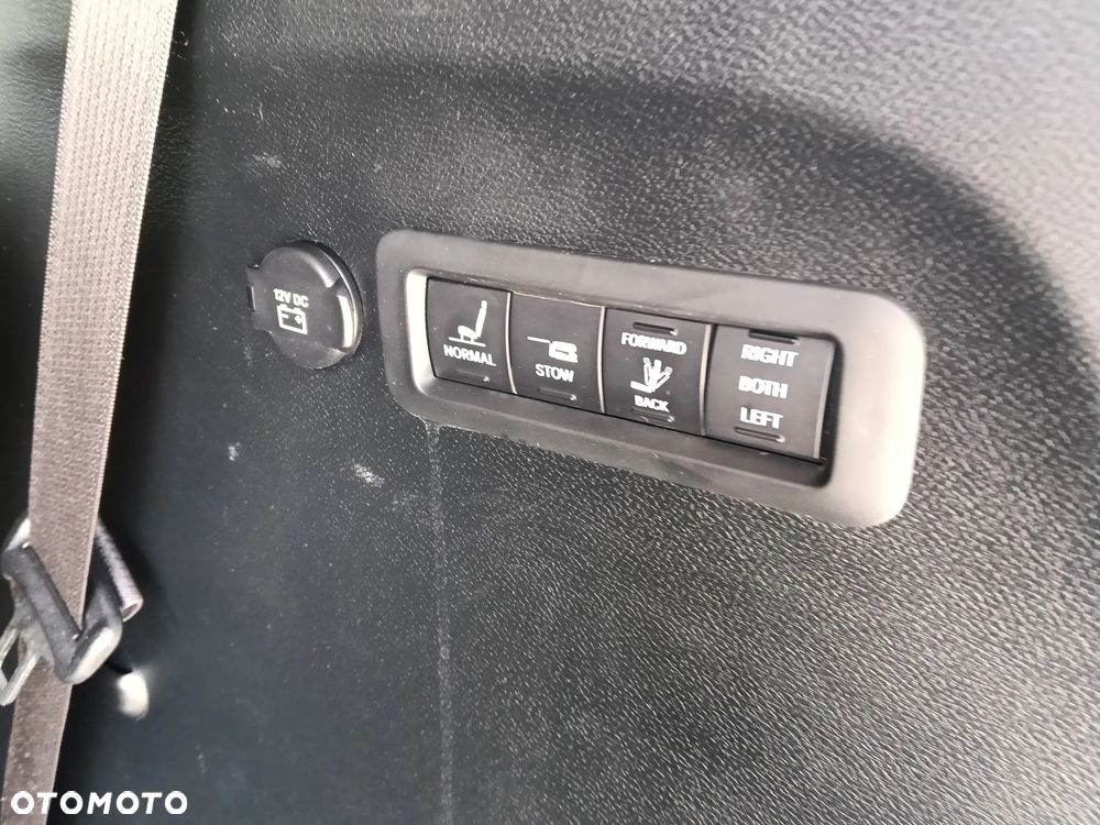 Chrysler Pacifica - 21