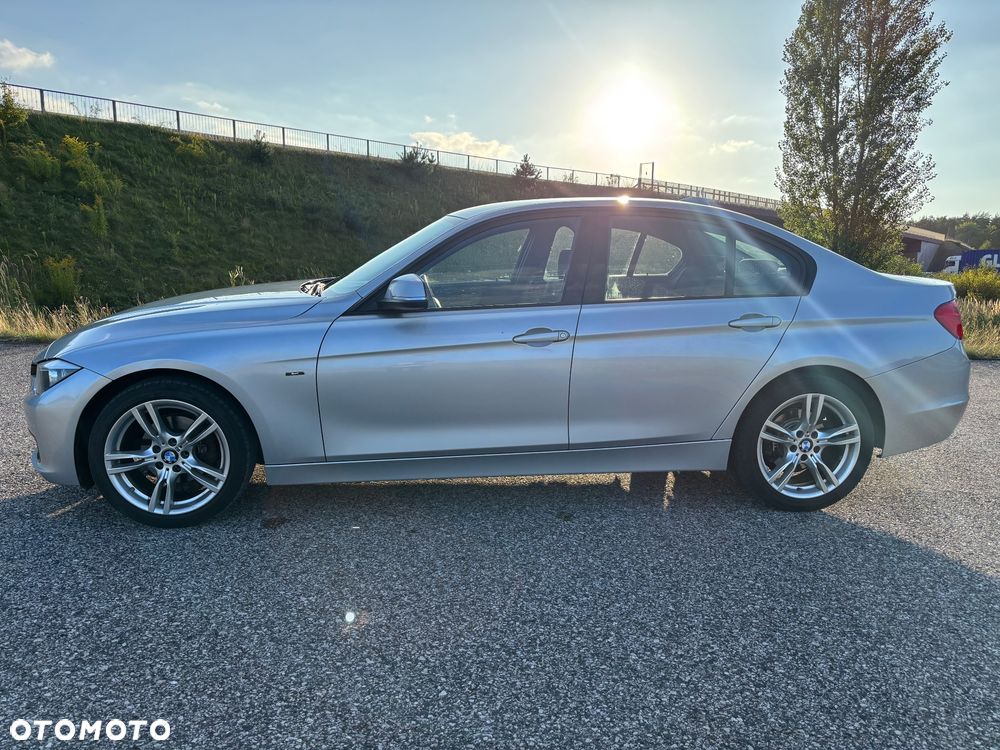 BMW Seria 3 318d Sport Line - 2