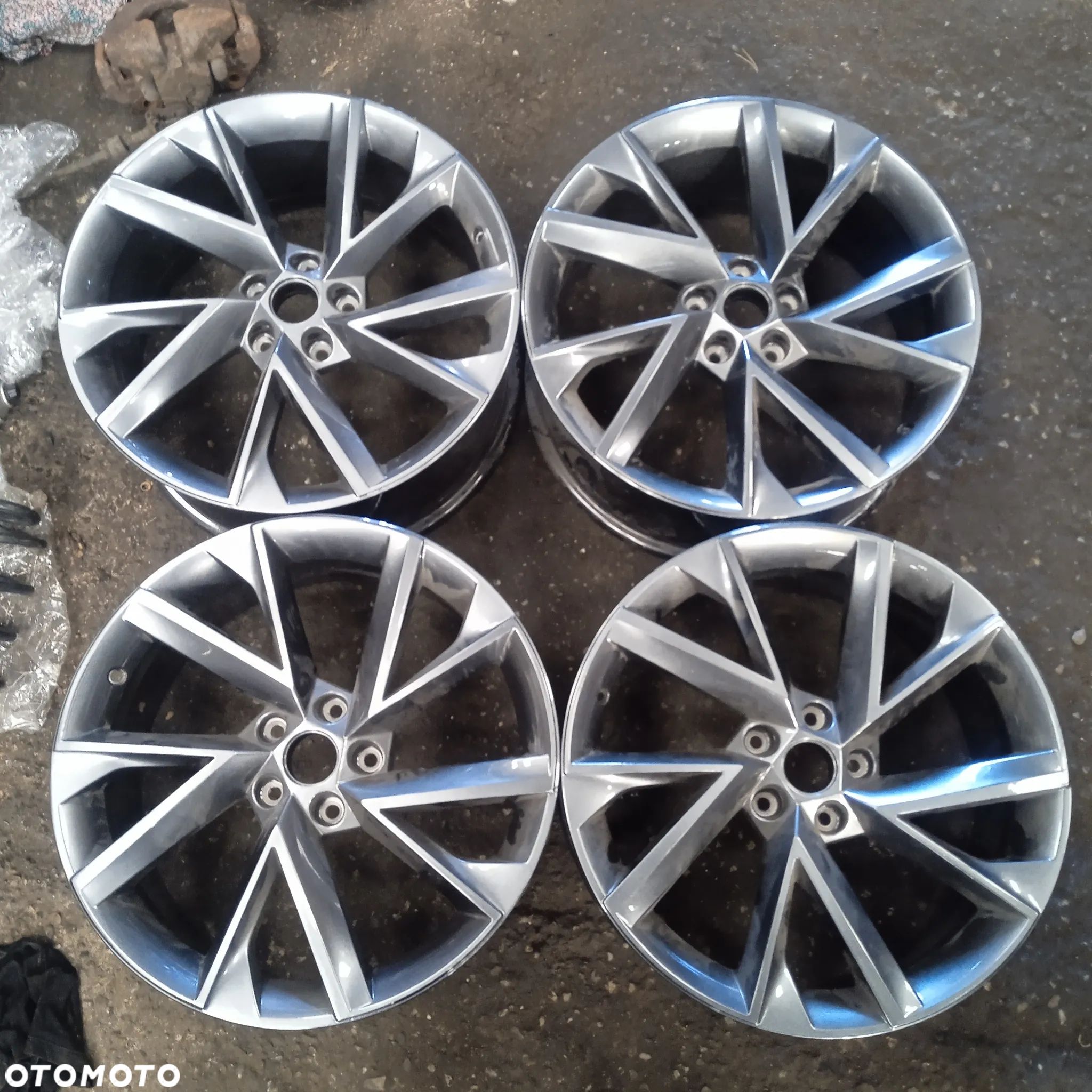 Felgi Skoda Octavia III RS 19" ET44 - 1