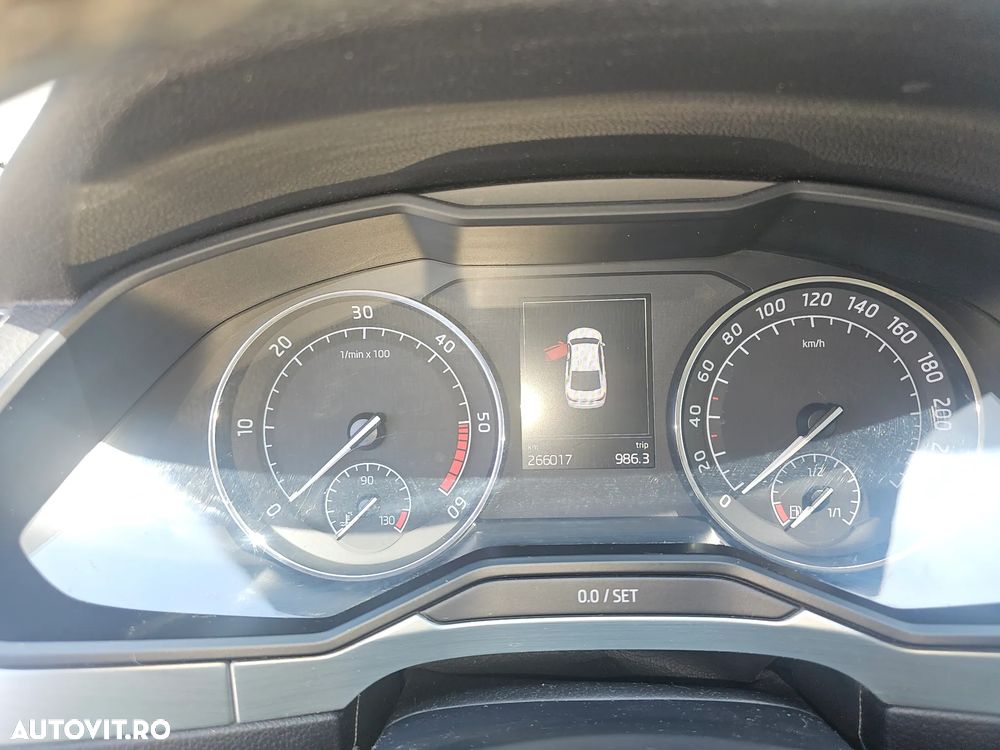 Skoda Superb 2.0 TDI DSG Ambition - 12