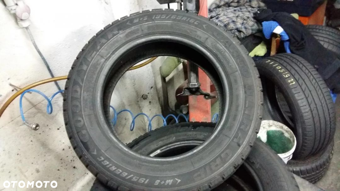 195/65/16C Goodyear cargo ultragrip - 3