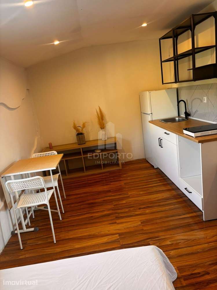 Arrenda-se pequena casa mobilada por 700€ mensais, com despesas de águ - Grande imagem: 5/11