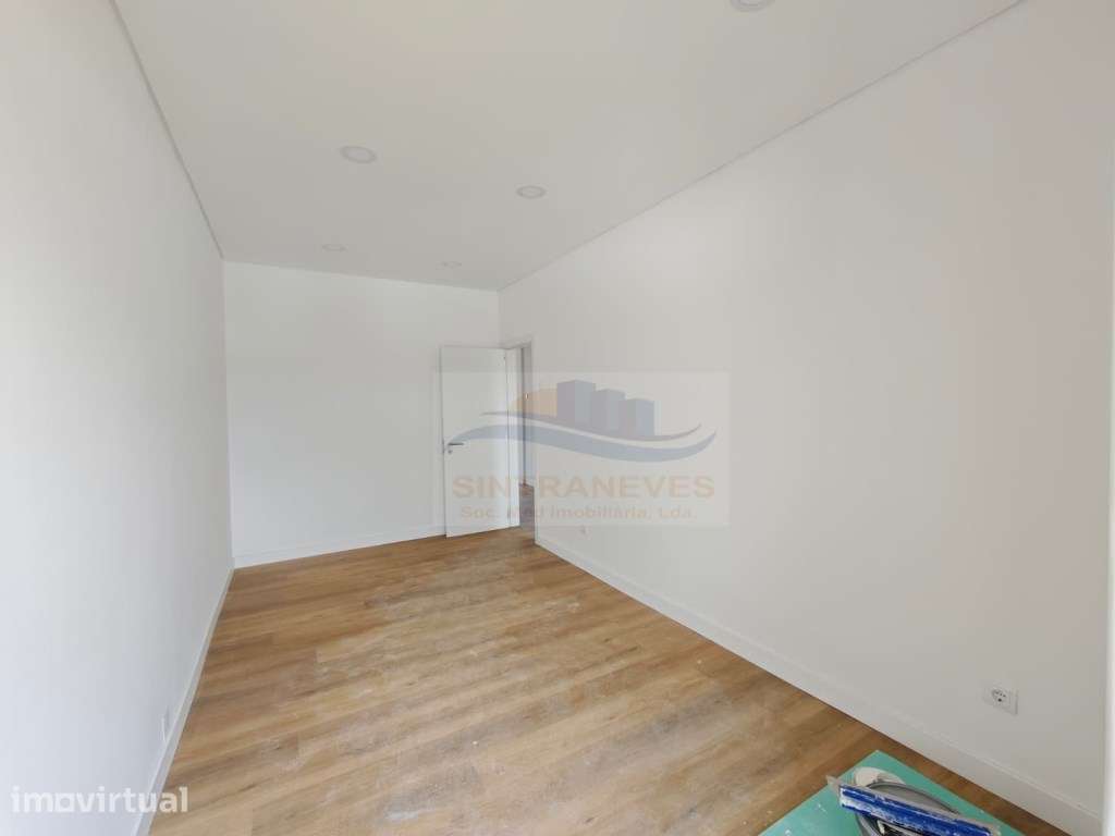 T1 Totalmente Remodelado com Garantia - Modernidade e Conforto em E... - Grande imagem: 2/4