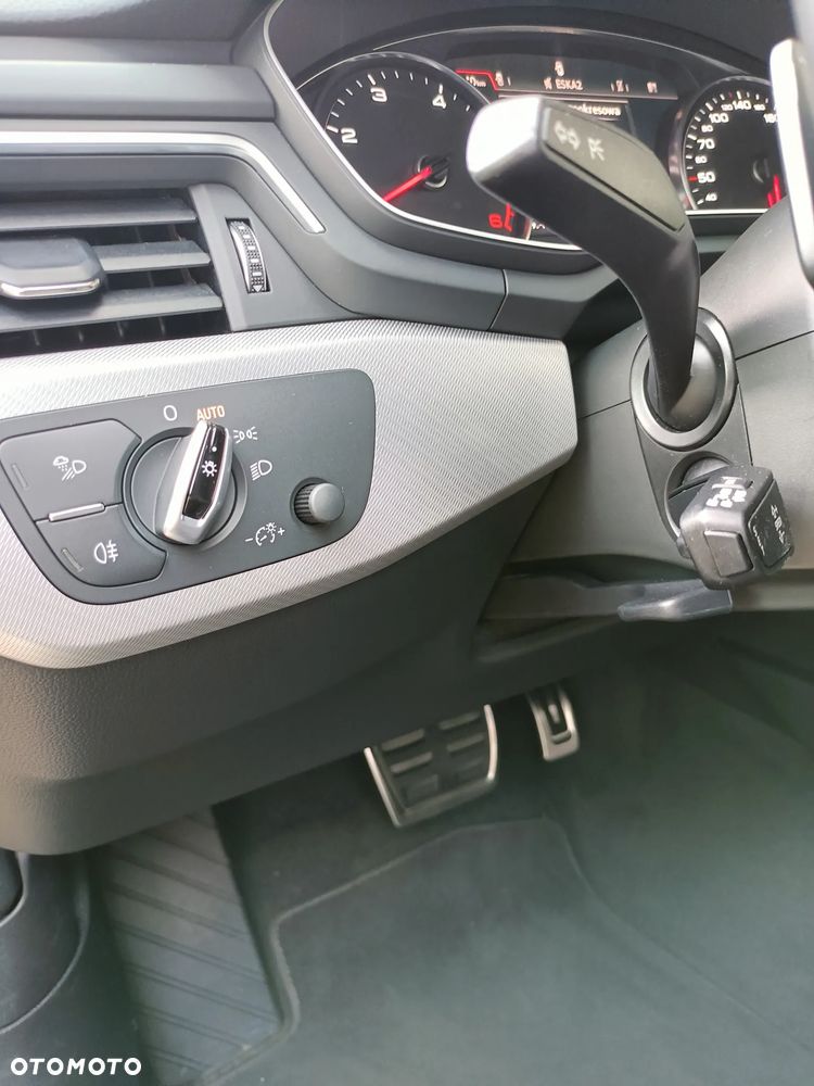 Audi A4 Avant 40 TDI quattro S tronic S line - 31